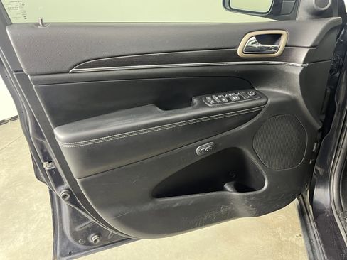 Used 2014 Jeep Grand Cherokee Limited w/ Luxury Group II image 18