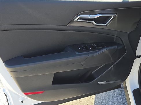 New 2026 Kia Sportage LX image 19