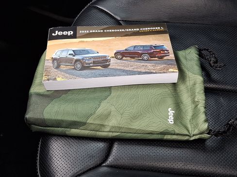 Used 2022 Jeep Grand Cherokee Overland AWD/4WD image 28