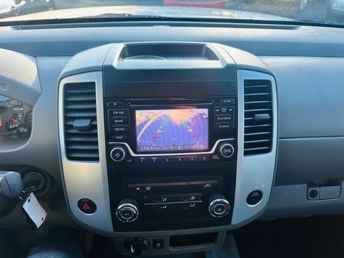 Used 2018 Nissan Frontier SV image 10
