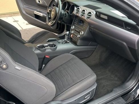 Used 2017 Ford Mustang Coupe image 22