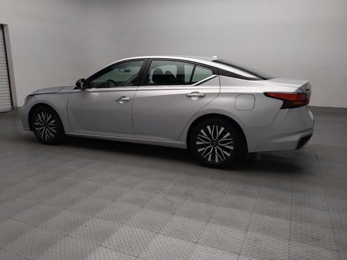 Used 2024 Nissan Altima 2.5 SV image 3