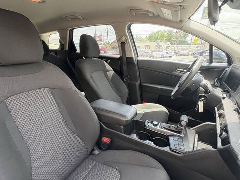 Used 2023 Kia Sportage LX AWD/4WD image 4