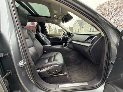 Used 2016 Volvo XC90 T6 Momentum AWD/4WD image 16