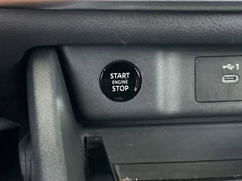 Used 2025 Nissan Rogue SV FWD image 24