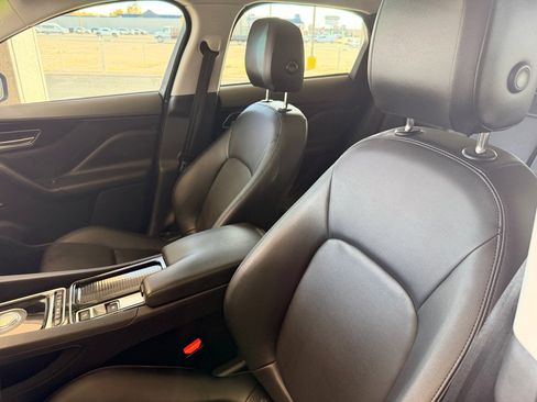 Used 2018 Jaguar F-PACE Premium image 8