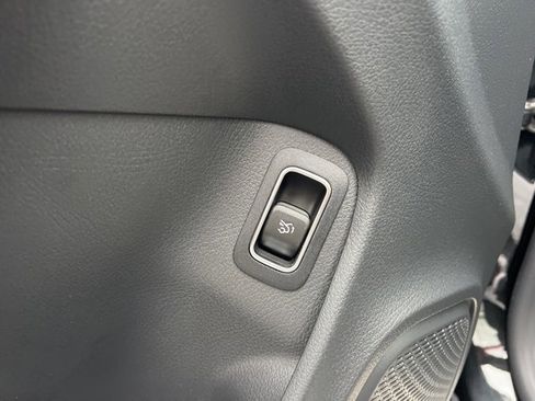 Used 2023 Mercedes-Benz CLA 250 4MATIC image 21