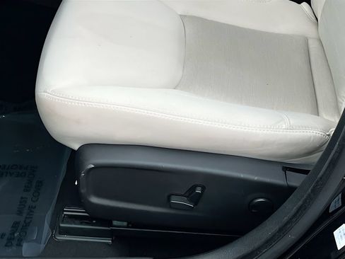 Used 2023 Chrysler 300 Touring w/ Safetytec Plus Group RWD image 19