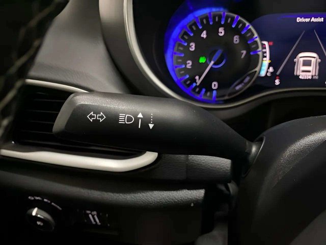 Used 2025 Chrysler Pacifica Select FWD image 36