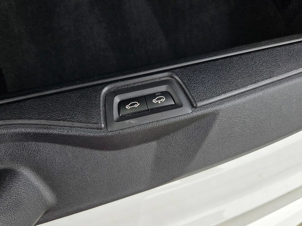 Used 2021 BMW X7 xDrive40i w/ M Sport Package AWD/4WD image 43