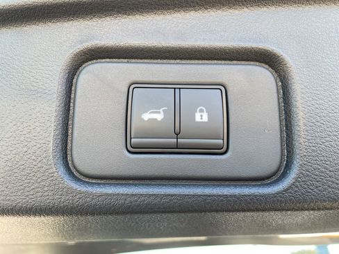 Used 2025 Nissan Pathfinder SV image 52