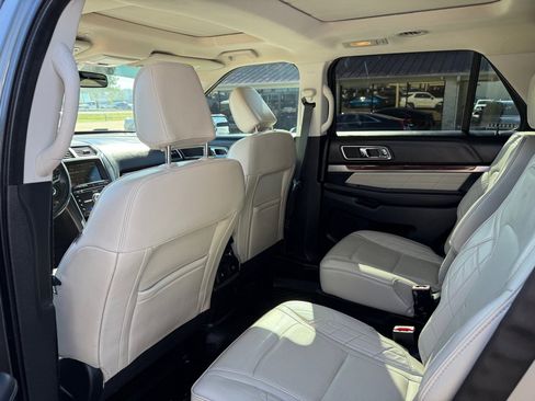 Used 2018 Ford Explorer Platinum AWD/4WD image 13