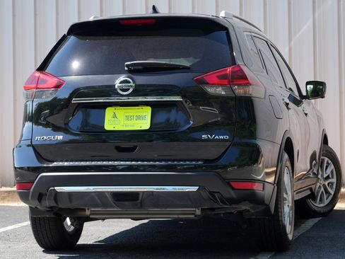 Used 2018 Nissan Rogue SV w/ Premium Package AWD/4WD image 4