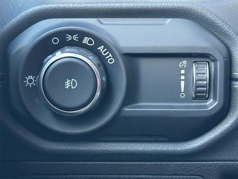 Used 2024 Jeep Wrangler Sahara image 28
