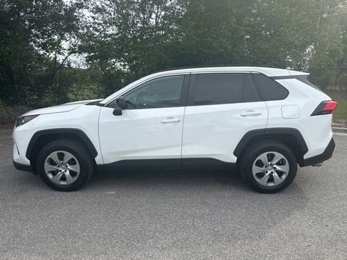 Used 2021 Toyota RAV4 LE AWD/4WD image 2