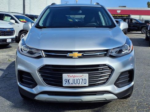 Used 2022 Chevrolet Trax LT w/ LT Convenience Package image 2
