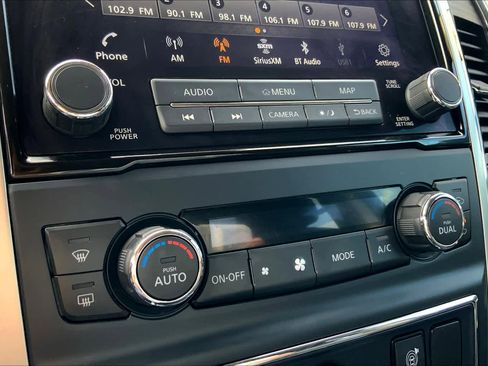 Used 2021 Nissan Titan SV w/ SV Convenience Package image 35
