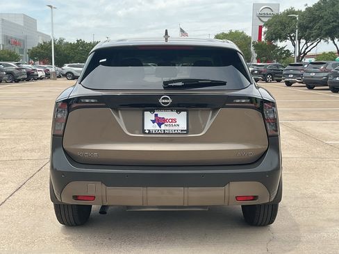 Used 2025 Nissan Kicks SV AWD/4WD image 6