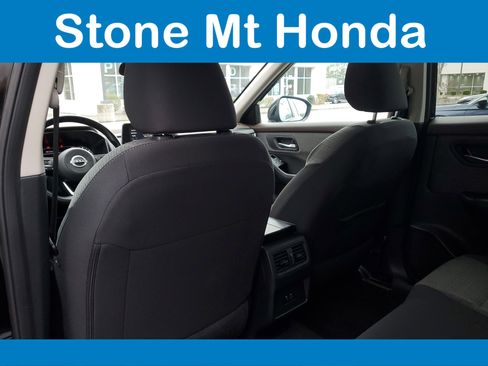 Used 2023 Nissan Rogue SV image 11