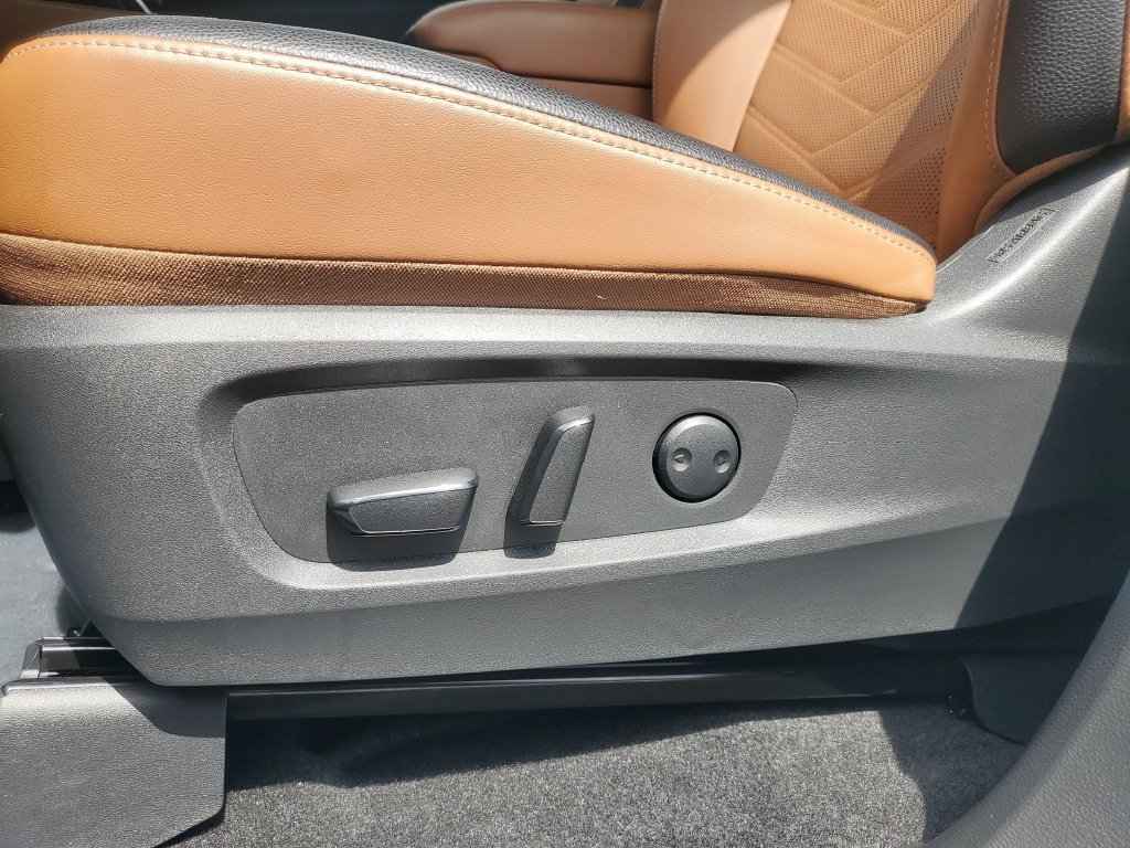 Used 2025 Nissan Pathfinder Platinum w/ Cargo Package FWD image 27