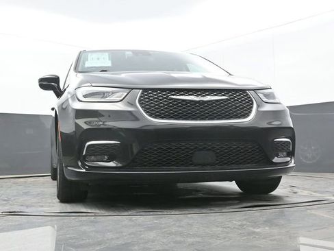Used 2024 Chrysler Pacifica Touring-L FWD image 58