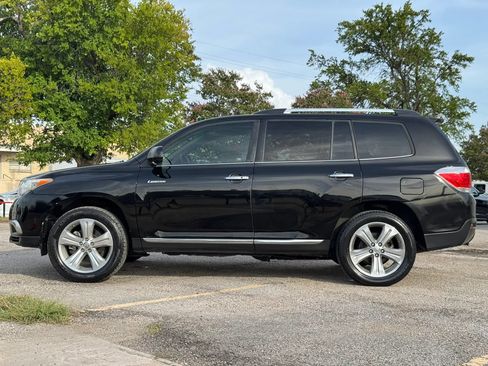 Used 2012 Toyota Highlander Limited w/ Tow Pkg AWD/4WD image 3