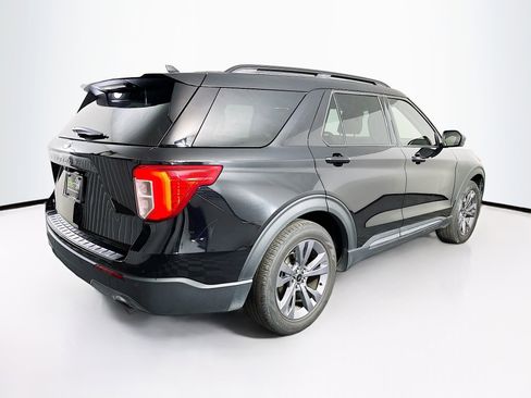 Used 2022 Ford Explorer XLT w/ Equipment Group 202A image 9