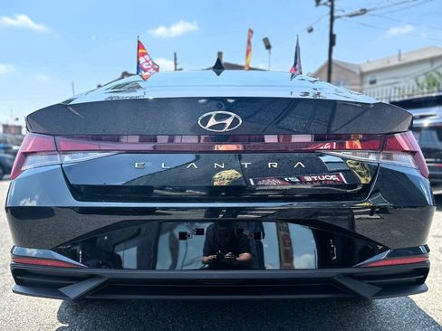 Used 2023 Hyundai Elantra SEL w/ Convenience Package FWD image 5