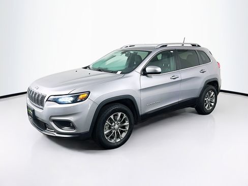 Used 2019 Jeep Cherokee Latitude Plus w/ Cold Weather Group image 3