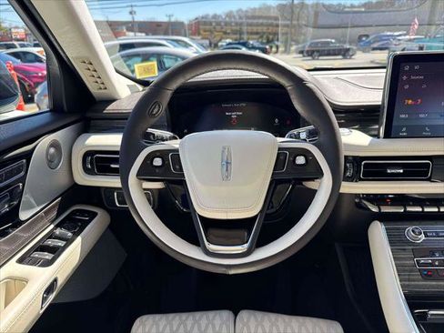 Used 2023 Lincoln Aviator Black Label AWD/4WD image 22