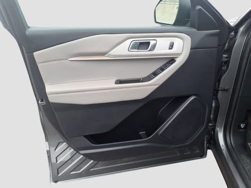 Used 2025 Ford Explorer Active w/ Active Comfort Package image 19