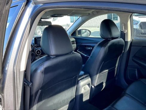 Used 2023 Nissan Sentra SR w/ SR Premium Package FWD image 12