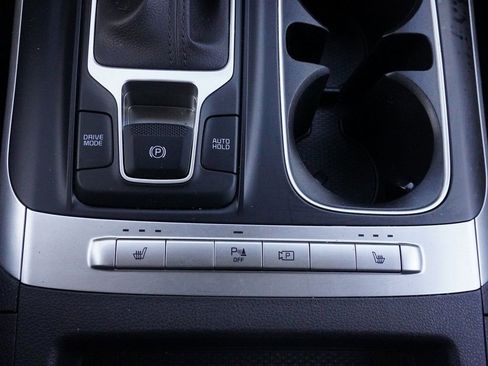 Used 2023 Kia Carnival LX FWD image 45