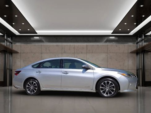 Used 2016 Toyota Avalon XLE Premium FWD image 5
