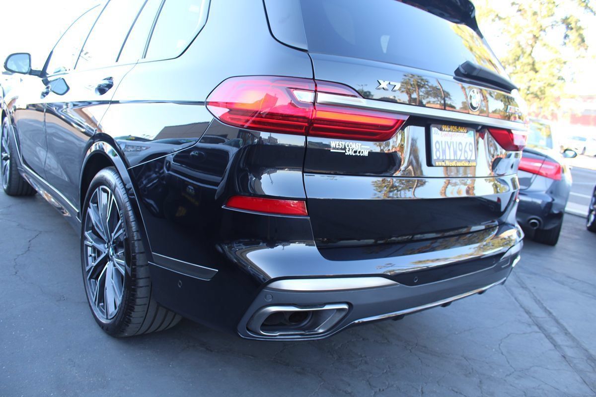 Used 2021 BMW X7 M50i w/ Dynamic Handling Package AWD/4WD image 16