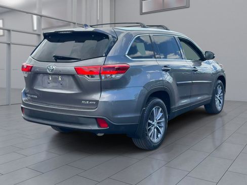 Used 2019 Toyota Highlander XLE AWD/4WD image 5