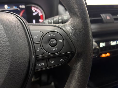 Used 2024 Toyota RAV4 XLE FWD image 15
