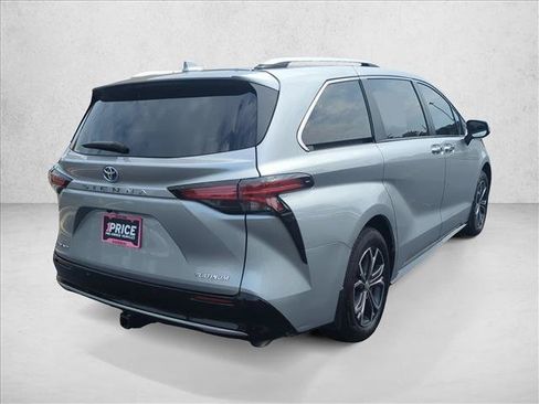 Certified 2025 Toyota Sienna Platinum AWD/4WD image 5