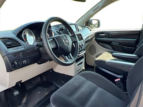Used 2019 Dodge Grand Caravan SE FWD image 16