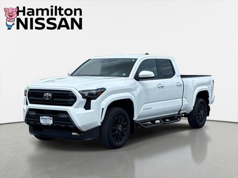 Used 2025 Toyota Tacoma SR5 AWD/4WD image 5