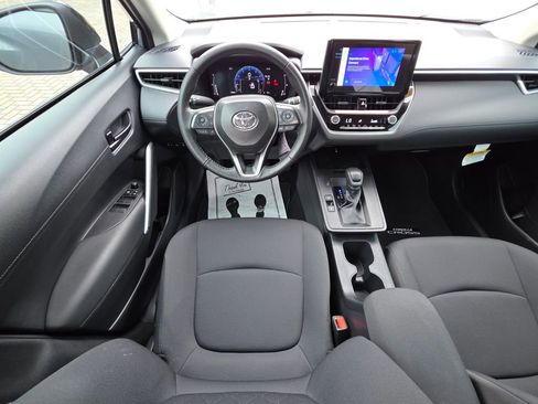 Used 2026 Toyota Corolla Cross LE FWD image 6