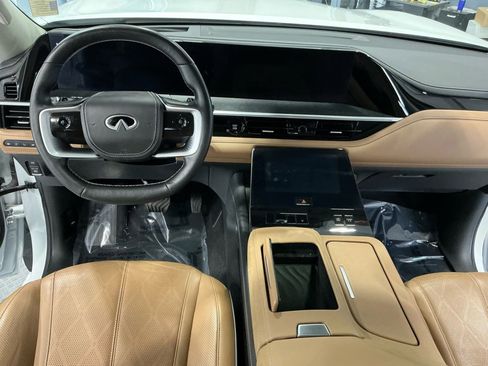 Used 2025 INFINITI QX80 Sensory image 17
