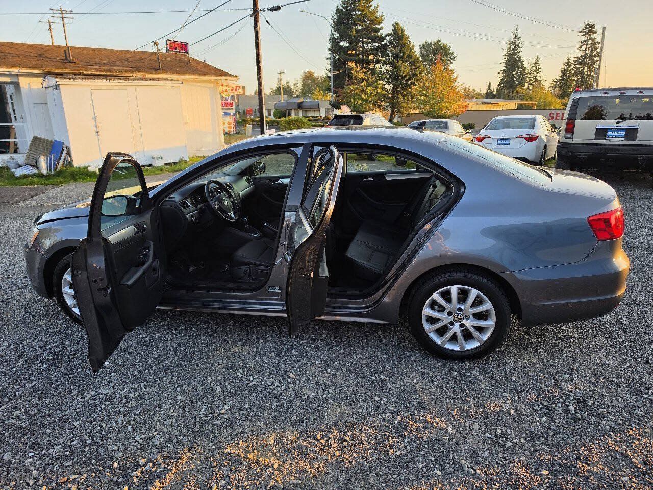 Used 2013 Volkswagen Jetta SE FWD image 11