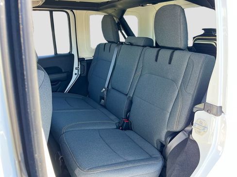 Certified 2025 Jeep Wrangler Unlimited Sahara w/ Safety Group AWD/4WD image 23
