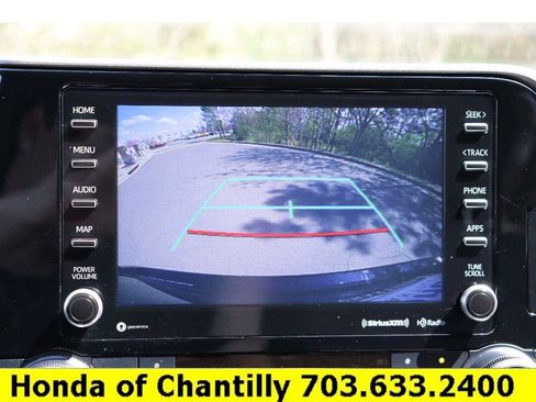 Used 2022 Toyota Highlander LE AWD/4WD image 15