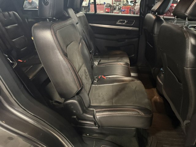 Used 2018 Ford Explorer XLT w/ XLT Appearance Package AWD/4WD image 16