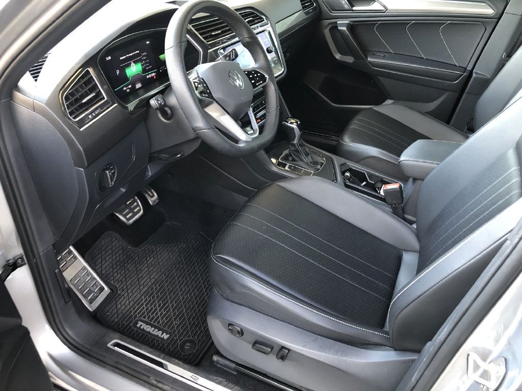 Used 2024 Volkswagen Tiguan SE R-Line FWD image 13