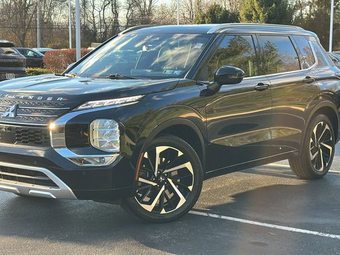 Used 2022 Mitsubishi Outlander SEL image 1