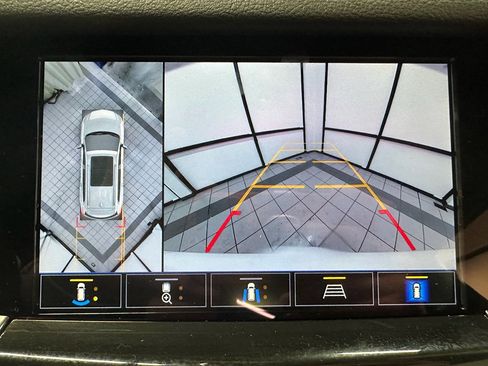 Used 2024 Cadillac XT6 Sport w/ Technology Package image 31