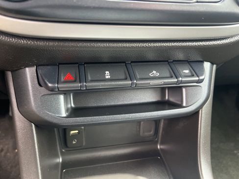 Used 2018 Chevrolet Colorado LT w/ LT Convenience Package image 55